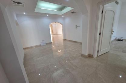 Villa - 4 Bedrooms - 5 Bathrooms for rent in Mahooz - Manama - Capital Governorate