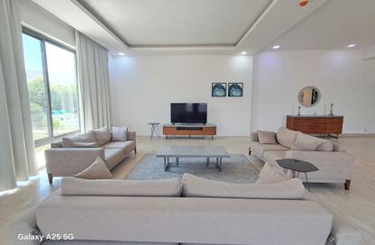 Compound - 4 Bedrooms - 5 Bathrooms for rent in Saar - Northern Governorate
