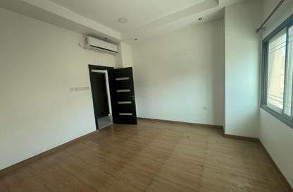 Apartment - 2 Bedrooms - 3 Bathrooms for rent in Tubli - Central Governorate
