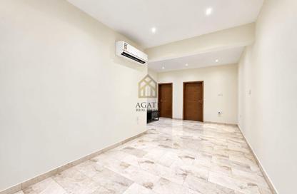 Villa - 2 - 2 for rent in Janabiya - Northern Governorate