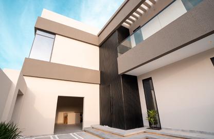 Villa - 4 Bedrooms - 6 Bathrooms for sale in Janabiya - Northern Governorate