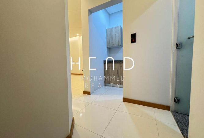 988812 - Property Image 2