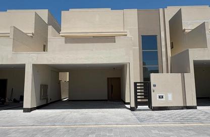Villa - 4 - 5 for rent in Diyar Al Muharraq - Muharraq Governorate