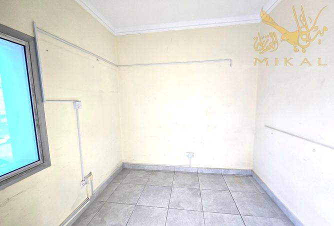 982005 - Property Image 2