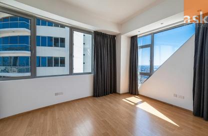 Apartment - 2 Bedrooms - 3 Bathrooms for rent in Sanabis - Manama - Capital Governorate