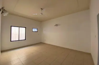 Apartment - 3 Bedrooms - 3 Bathrooms for rent in Tubli - Central Governorate