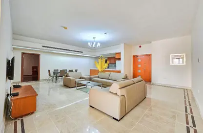 Apartment - 3 Bedrooms - 3 Bathrooms for rent in Al Juffair - Capital Governorate