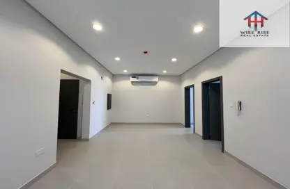 Apartment - 2 Bedrooms - 2 Bathrooms for rent in Busaiteen - Muharraq Governorate