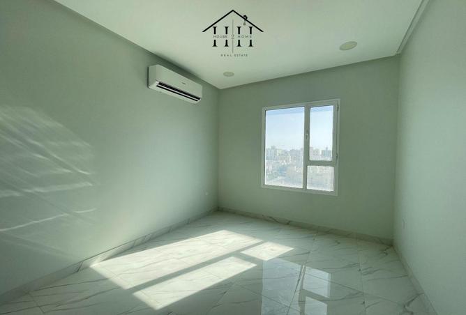 985198 - Property Image 2