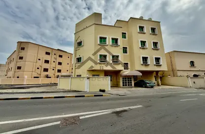 عمارة بالكامل - 8 غرف نوم - 8 حمامات للبيع في قلالي - المحرق