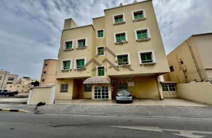 عمارة بالكامل - 8 غرف نوم - 8 حمامات للبيع في قلالي - المحرق