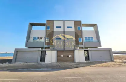 Villa - 4 Bedrooms - 5 Bathrooms for sale in Tubli - Central Governorate