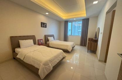 Apartment - 1 Bedroom - 2 Bathrooms for rent in Al Juffair - Capital Governorate