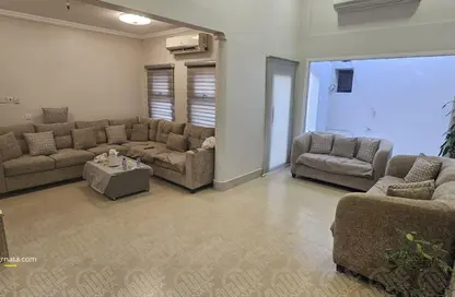 فيلا - 4 غرف نوم - 5 حمامات للبيع في عالي - المحافظة الوسطى