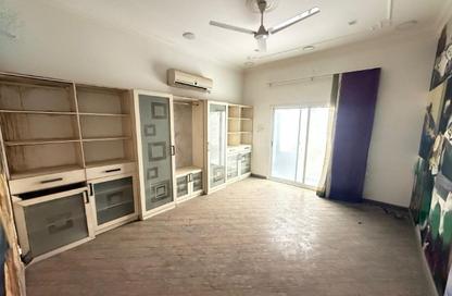 Villa - 6 Bedrooms - 5 Bathrooms for sale in Saar - Northern Governorate