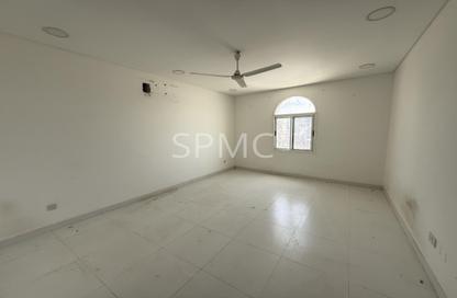 Apartment - 3 Bedrooms - 2 Bathrooms for rent in Busaiteen - Muharraq Governorate