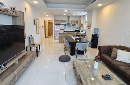 Apartment - 2 Bedrooms - 3 Bathrooms for rent in Al Juffair - Capital Governorate