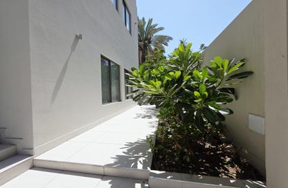 Villa - 4 Bedrooms - 3 Bathrooms for rent in Salmaniya - Manama - Capital Governorate