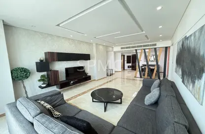 Apartment - 3 Bedrooms - 3 Bathrooms for rent in Busaiteen - Muharraq Governorate