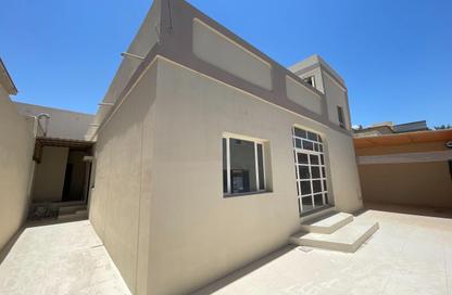 Villa - 3 Bedrooms - 3 Bathrooms for rent in Alhajiyat - Riffa - Southern Governorate