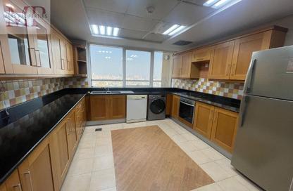 Apartment - 4 Bedrooms - 5 Bathrooms for rent in Abraj Al Lulu - Manama - Capital Governorate