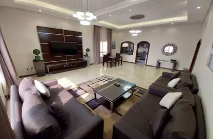 Apartment - 2 Bedrooms - 3 Bathrooms for rent in Al Juffair - Capital Governorate