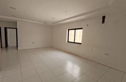 Apartment - 2 Bedrooms - 3 Bathrooms for rent in Busaiteen - Muharraq Governorate
