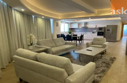 Apartment - 3 Bedrooms - 4 Bathrooms for rent in Al Juffair - Capital Governorate