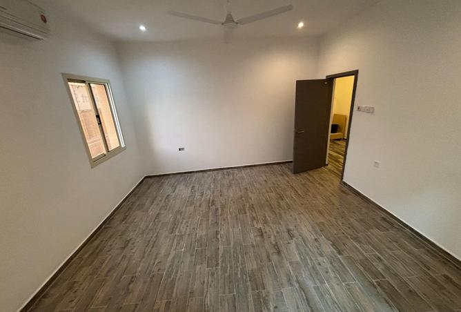 989740 - Property Image 3