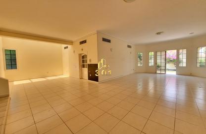 Compound - 4 Bedrooms - 4 Bathrooms for rent in Janabiya - Northern Governorate