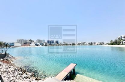 فيلا - 8 غرف نوم - 8 حمامات للايجار في النجمه - أمواج - المحرق