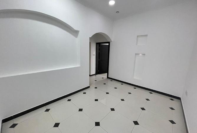 983600 - Property Image 2