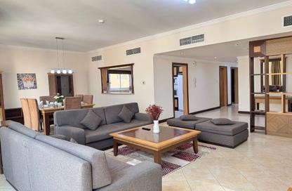 Apartment - 2 Bedrooms - 3 Bathrooms for rent in Al Juffair - Capital Governorate