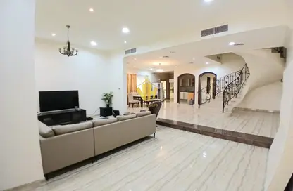 Villa - 4 Bedrooms - 5 Bathrooms for rent in Busaiteen - Muharraq Governorate