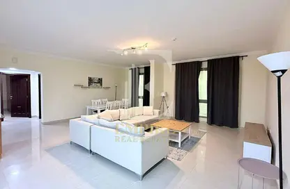 Apartment - 2 Bedrooms - 2 Bathrooms for rent in Sanabis - Manama - Capital Governorate