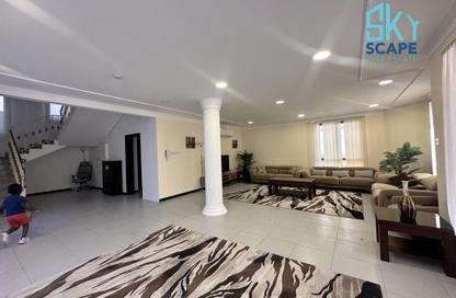 Villa - 5 - 5 for rent in Al Juffair - Capital Governorate