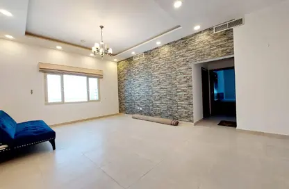 Apartment - 2 Bedrooms - 2 Bathrooms for rent in Al Juffair - Capital Governorate