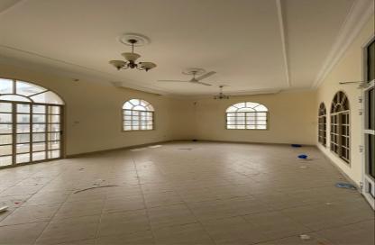 Villa - 6 Bedrooms - 5 Bathrooms for rent in Busaiteen - Muharraq Governorate