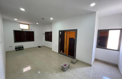 Apartment - 3 - 2 for rent in Manama Souq - Manama - Capital Governorate