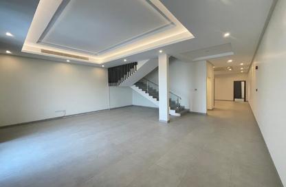 Villa - 4 Bedrooms - 5 Bathrooms for rent in Salmaniya - Manama - Capital Governorate