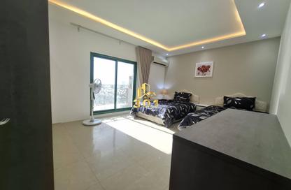 Apartment - 2 Bedrooms - 2 Bathrooms for rent in Busaiteen - Muharraq Governorate