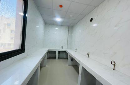 Labor Camp - Studio - 7+ Bathrooms for rent in Tubli - Central Governorate