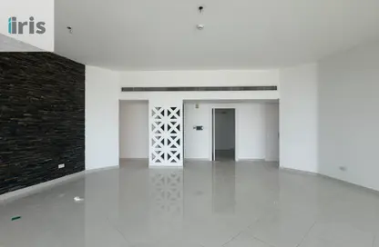Apartment - 2 Bedrooms - 3 Bathrooms for rent in Sanabis - Manama - Capital Governorate