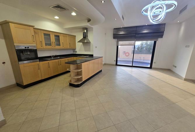 989318 - Property Image 2