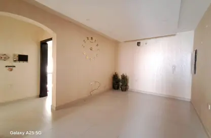 Apartment - 3 Bedrooms - 2 Bathrooms for rent in Jid Ali - Central Governorate
