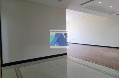 Apartment - 2 Bedrooms - 3 Bathrooms for rent in Abraj Al Lulu - Manama - Capital Governorate Apartment - 2 Bedrooms - 3 Bathrooms for rent in Abraj Al Lulu - Manama - Capital Governorate