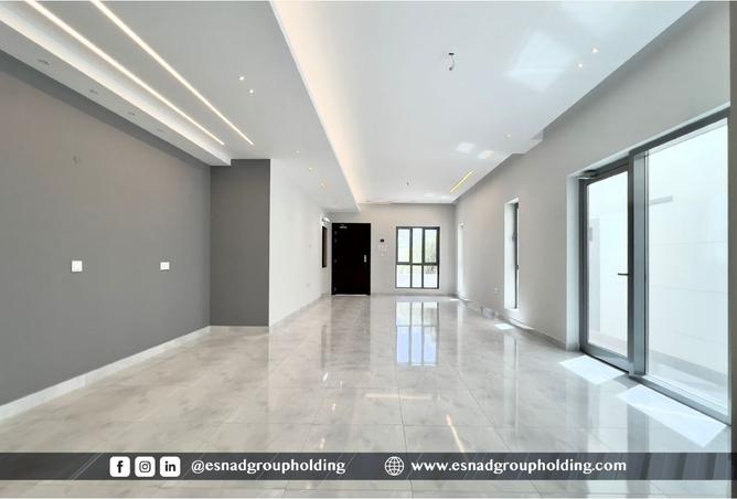 987390 - Property Image 3