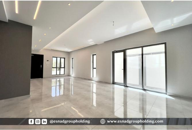 987390 - Property Image 2