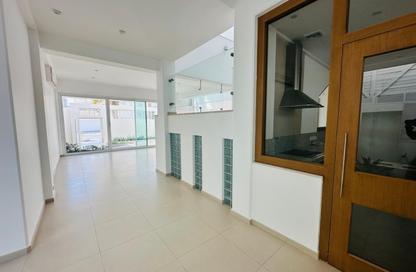 Compound - 4 Bedrooms - 5 Bathrooms for rent in Saar - Northern Governorate