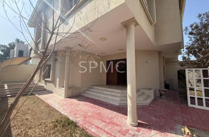 Villa - 4 Bedrooms - 4 Bathrooms for rent in Mahooz - Manama - Capital Governorate